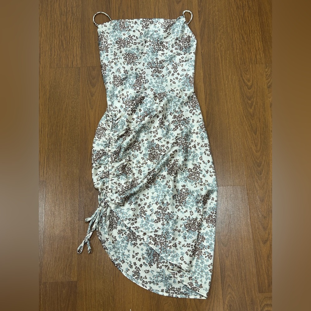 Casual dress with slit